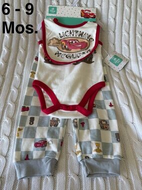 Disney Cars Lightning McQueen Baby Outfit Set 6 9 Mo NEW Tow Mater LMQ 95 Bib